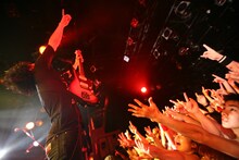 DOESが12月20日に行った東京公演の模様。（Photo by shimbo yuki）