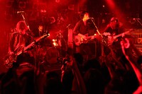 DOESが12月20日に行った東京公演の模様。（Photo by shimbo yuki）