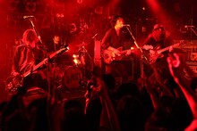 DOESが12月20日に行った東京公演の模様。（Photo by shimbo yuki）