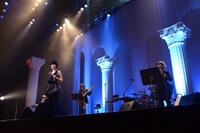 「HIROKO SHIMABUKURO★X'mas Live 2012」の模様。