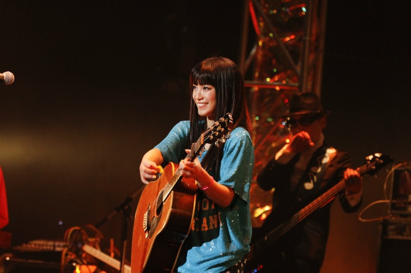 写真は12月22日のライブの模様。