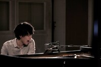 illion「BRAIN DRAIN」PVのワンシーン。