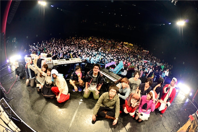 イベントの最後に行われたオーディエンスとの記念撮影。