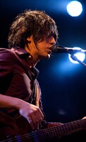写真は11月30日に東京・WWWで行われたワンマンツアー「live tour 2012 autumn～虹かかる秋の夜長に～」最終公演でのアンダーグラフ。