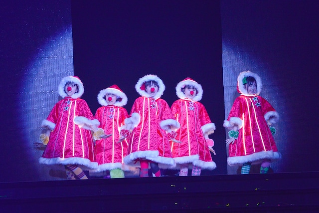 「ももいろクリスマス2012～さいたまスーパーアリーナ大会～」の様子（Photo by Hajime Kamiiisaka）。