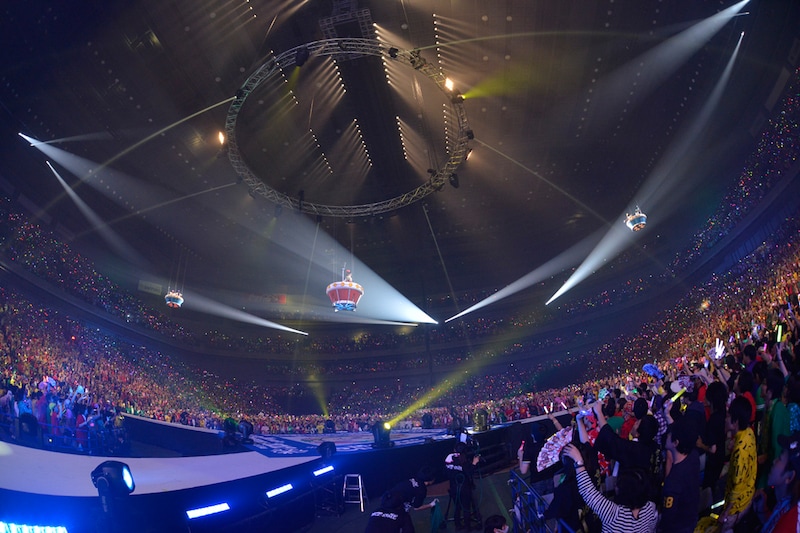 「ももいろクリスマス2012~さいたまスーパーアリーナ大会~」の様子(Photo by Hajime Kamiiisaka)。