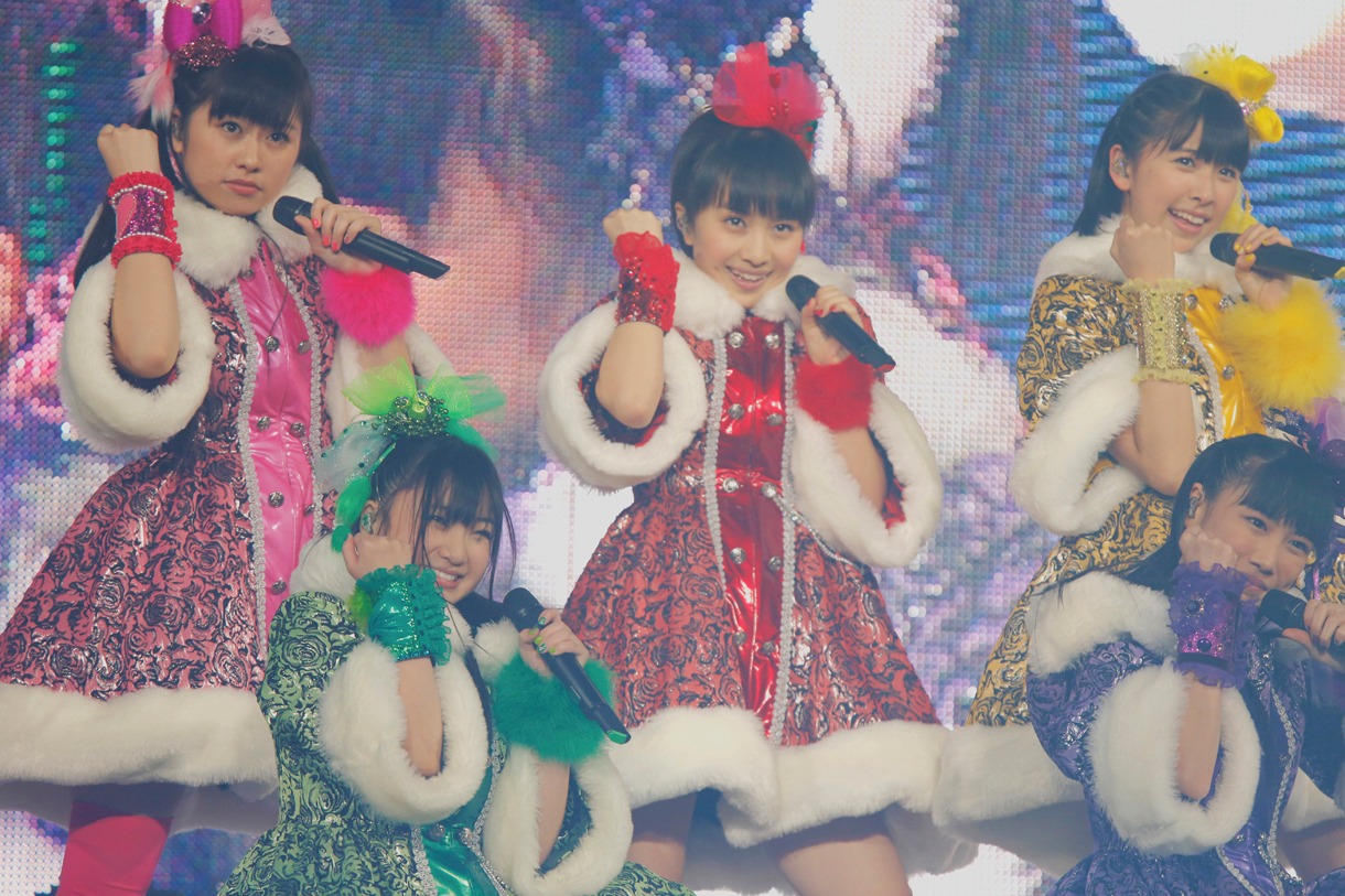 「ももいろクリスマス2012～さいたまスーパーアリーナ大会～」の様子（Photo by Hajime Kamiiisaka）。