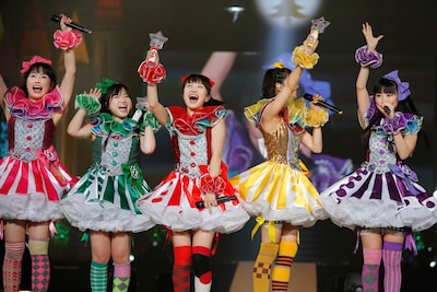 「ももいろクリスマス2012～さいたまスーパーアリーナ大会～」の様子（Photo by Hajime Kamiiisaka）。