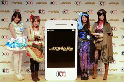 AKB48（左から川栄李奈、高橋みなみ、大島優子、島崎遥香）(C)AKS (C)コーエーテクモゲームス All rights reserved.