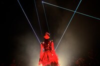 12月20日に行われたBABYMETAL赤坂BLITZ公演の様子（Photo by Taku Fujii）。