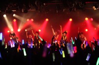 チームしゃちほこ「初ワンマンライブ（決）～君への想い時期尚早～」の様子。(C) アラキシン