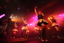 チームしゃちほこ「初ワンマンライブ（決）～君への想い時期尚早～」の様子。(C) アラキシン