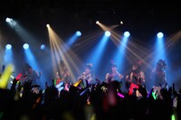 チームしゃちほこ「初ワンマンライブ（決）～君への想い時期尚早～」の様子。(C) アラキシン