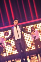 リハーサル中の郷ひろみ。