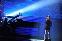 リハーサル中の徳永英明。