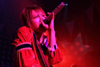 みく（Vo）（Photo by：佐藤寧花）