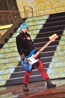 リハーサル中の歌広場淳（ゴールデンボンバー）。