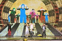 リハーサル中のゴールデンボンバー。