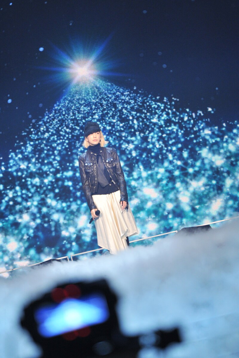 リハーサル中の中島美嘉。