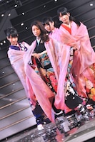 リハーサル中の柏木由紀、大島優子、島崎遥香、横山由依（写真左から）。