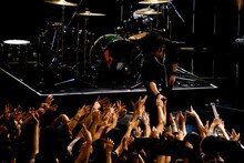 「GT2013」でパフォーマンスをするBOOM BOOM SATELLITES。（撮影：佐藤広理）
