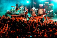 「GT2013」でパフォーマンスをするBOOM BOOM SATELLITES。（撮影：佐藤広理）