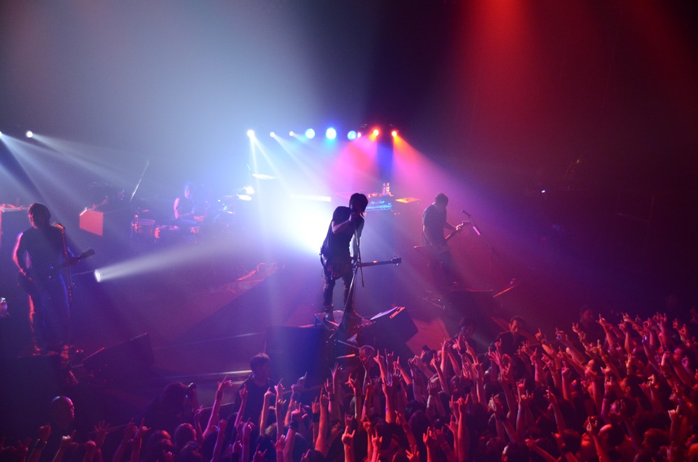 12月30日に行われれた「J LIVE 2012 LAST SHOWS -DOUBLE INFERNO-」の様子。