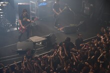 12月30日に行われれた「J LIVE 2012 LAST SHOWS -DOUBLE INFERNO-」の様子。