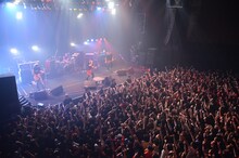 12月30日に行われれた「J LIVE 2012 LAST SHOWS -DOUBLE INFERNO-」の様子。