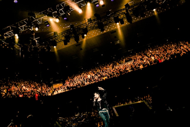 12月30、31日に行われれた「KYOSUKE HIMURO COUNTDOWN LIVE "CROSSOVER 12-13"」の様子。