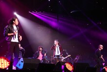 「SATURDAY NIGHT ZOMBIES」をセッションするRHYMESTERと松任谷由実。（写真：ほりたよしか）