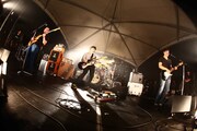 写真は昨年の「KESEN ROCK FESTIVAL」よりthe band apartのライブの模様。
