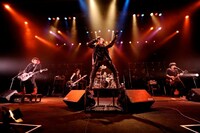 「Over The Edge -Next Break-」でパフォーマンスを披露するアヲイ。（撮影：釘野孝宏）