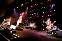 「Over The Edge -Next Break-」で行われたDOG inTheパラレルワールドオーケストラとユナイトのメンバーによるスペシャルセッションの様子。（撮影：釘野孝宏）