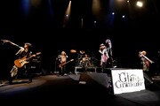 「Over The Edge -Next Break-」でパフォーマンスを披露するGlam Grammar。（撮影：釘野孝宏）