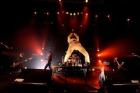 「Over The Edge -Next Break-」でパフォーマンスを披露するMoNoLith。（撮影：釘野孝宏）