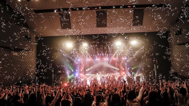 2013年を迎えた瞬間の「Over The Edge」の様子（撮影：釘野孝宏、塚本健介）。