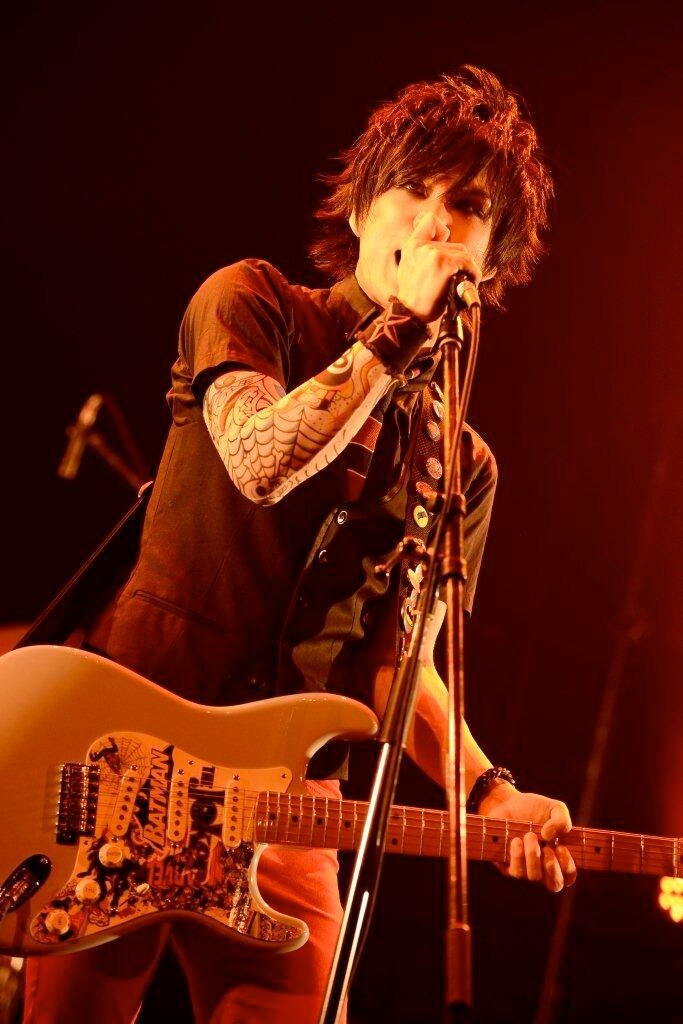 Over The Edge -Next Break-」でソロとしてパフォーマンスを披露