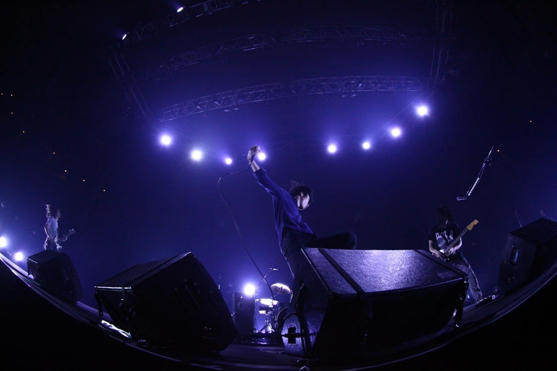 「KYO-MEIツアー ～リヴスコール～」日本武道館公演の様子。（撮影：ほりたよしか）
