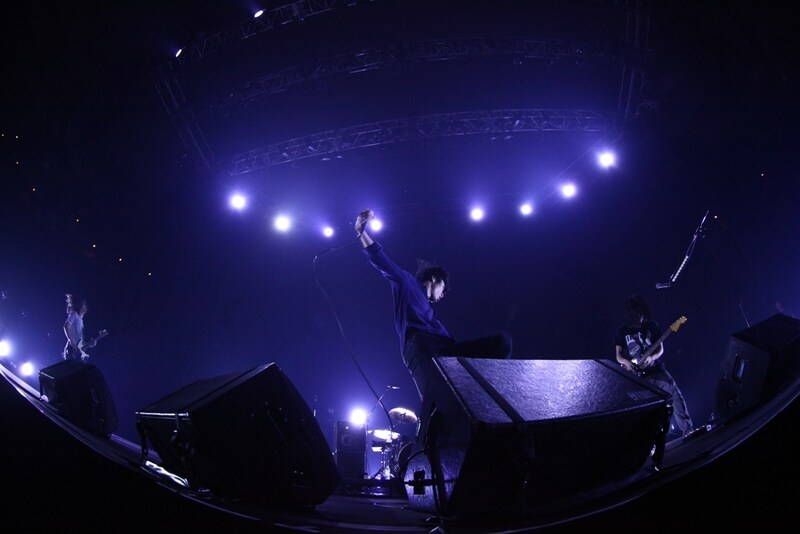 「KYO-MEIツアー ～リヴスコール～」日本武道館公演の様子。（撮影：ほりたよしか）