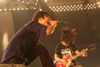 「KYO-MEIツアー ～リヴスコール～」日本武道館公演の様子。（撮影：ほりたよしか）