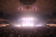 「KYO-MEIツアー ～リヴスコール～」日本武道館公演の様子。（撮影：ほりたよしか）