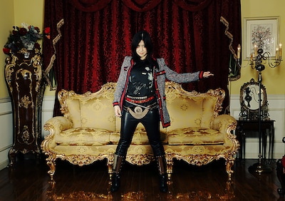 鬼束ちひろの最新アーティスト写真。