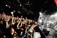 写真は1月11日のLIQUIDROOM ebisu公演の模様。