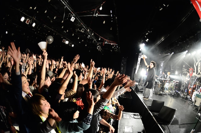 写真は1月11日のLIQUIDROOM ebisu公演の模様。
