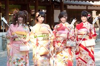 今週の人気の画像6位は「乃木坂46メンバーが成人式『大人の色気でがんばりたい』」より、松村沙友理、橋本奈々未、白石麻衣、衛藤美彩（写真左から）。
