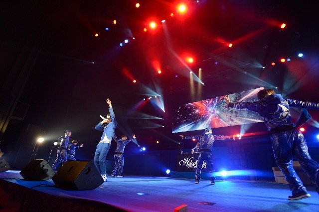「HILCRHYME "LIVE A NOVEL TOUR2013"」新潟・新潟県民会館公演の模様。