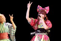 ライブ中のきゃりーぱみゅぱみゅ。