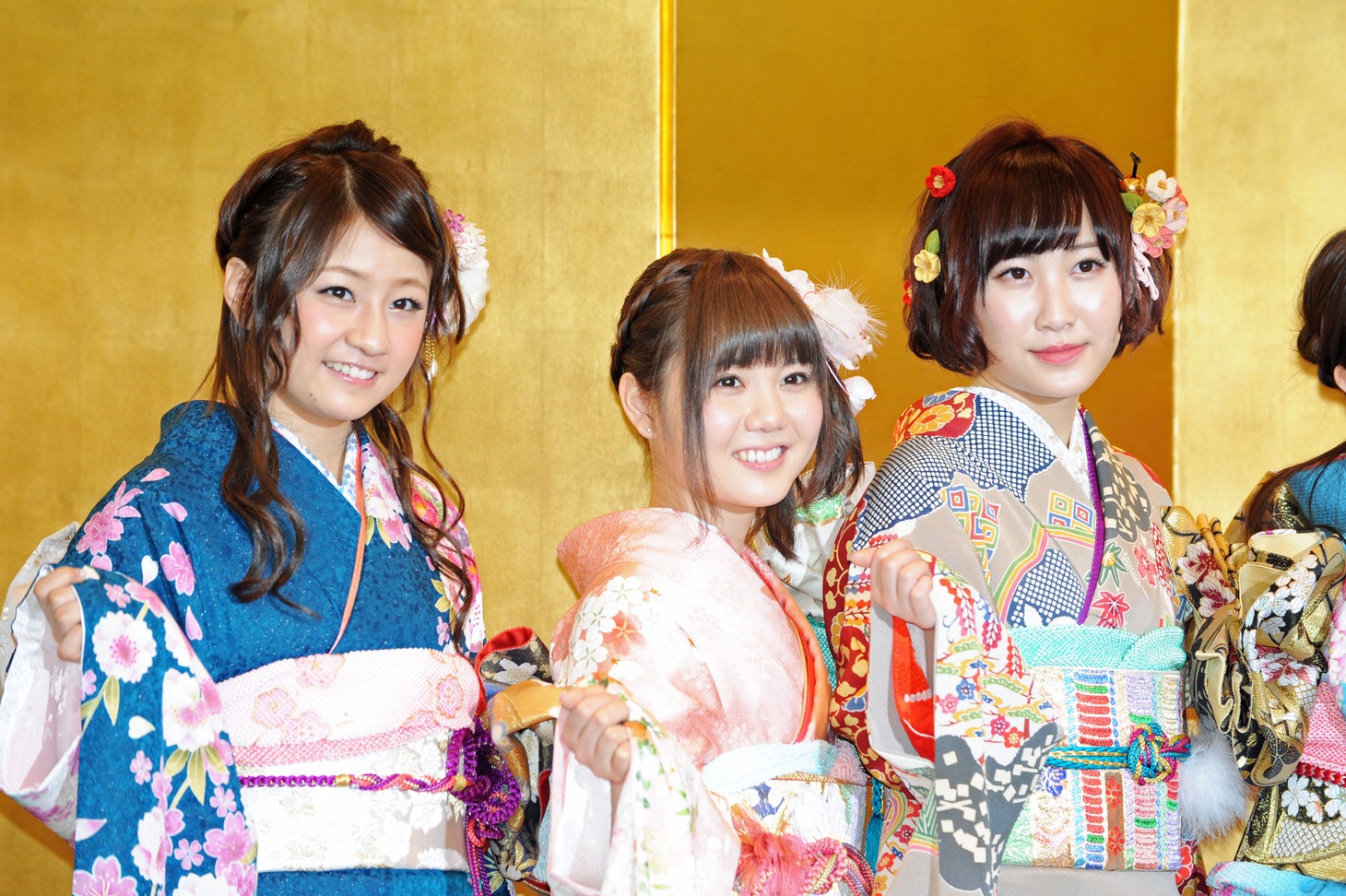 島田晴香、仲俣汐里、仁藤萌乃（左から）
