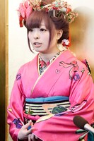 記者からの質問に答えるきゃりーぱみゅぱみゅ。